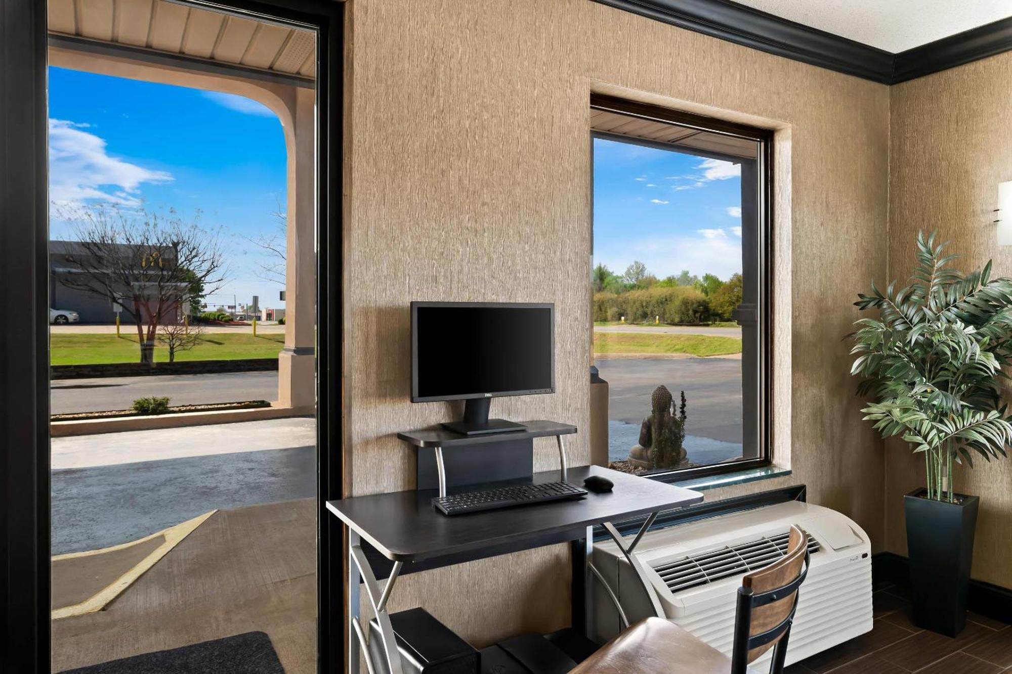 Quality Inn & Suites Dumas Esterno foto