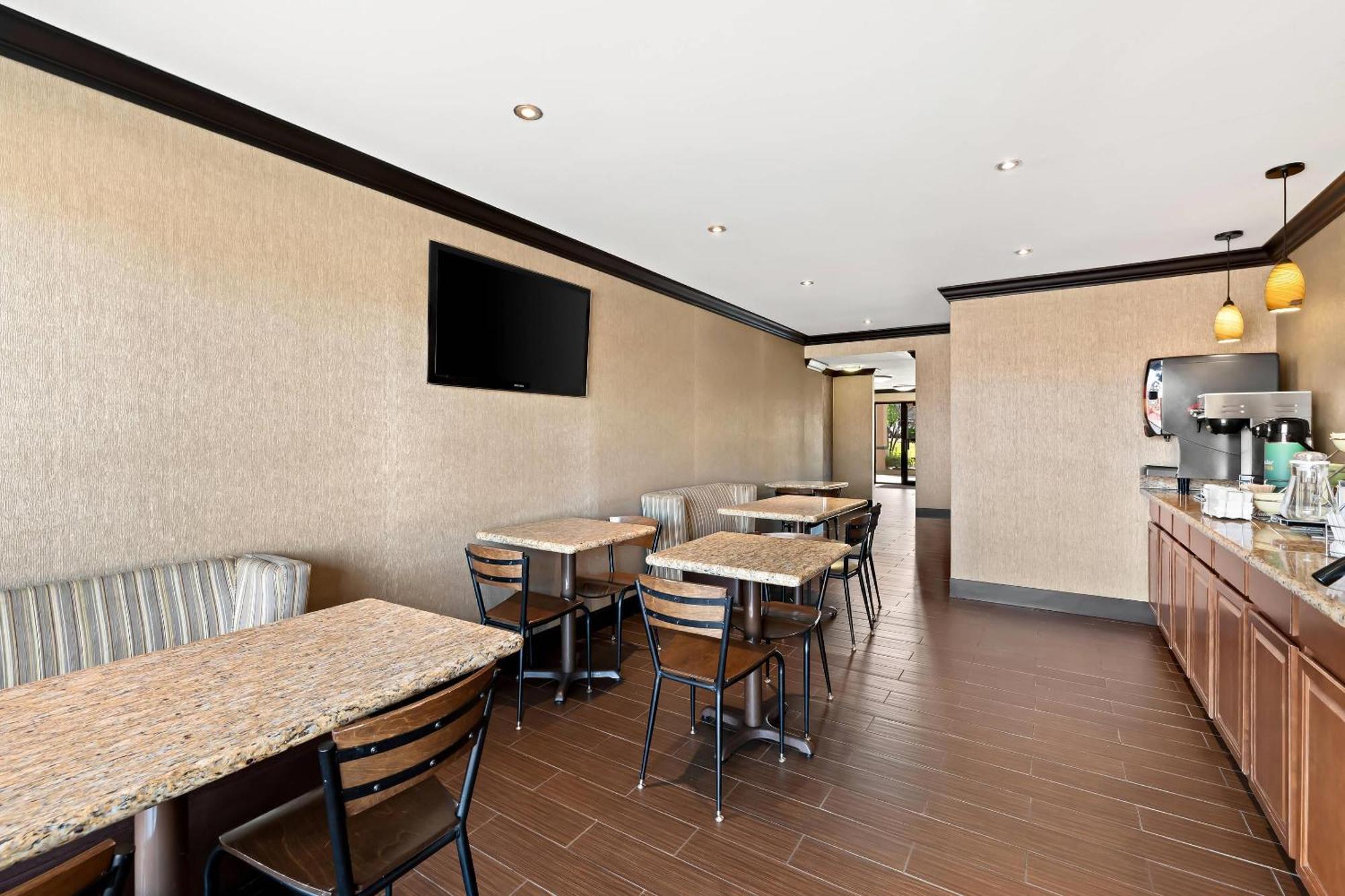 Quality Inn & Suites Dumas Esterno foto