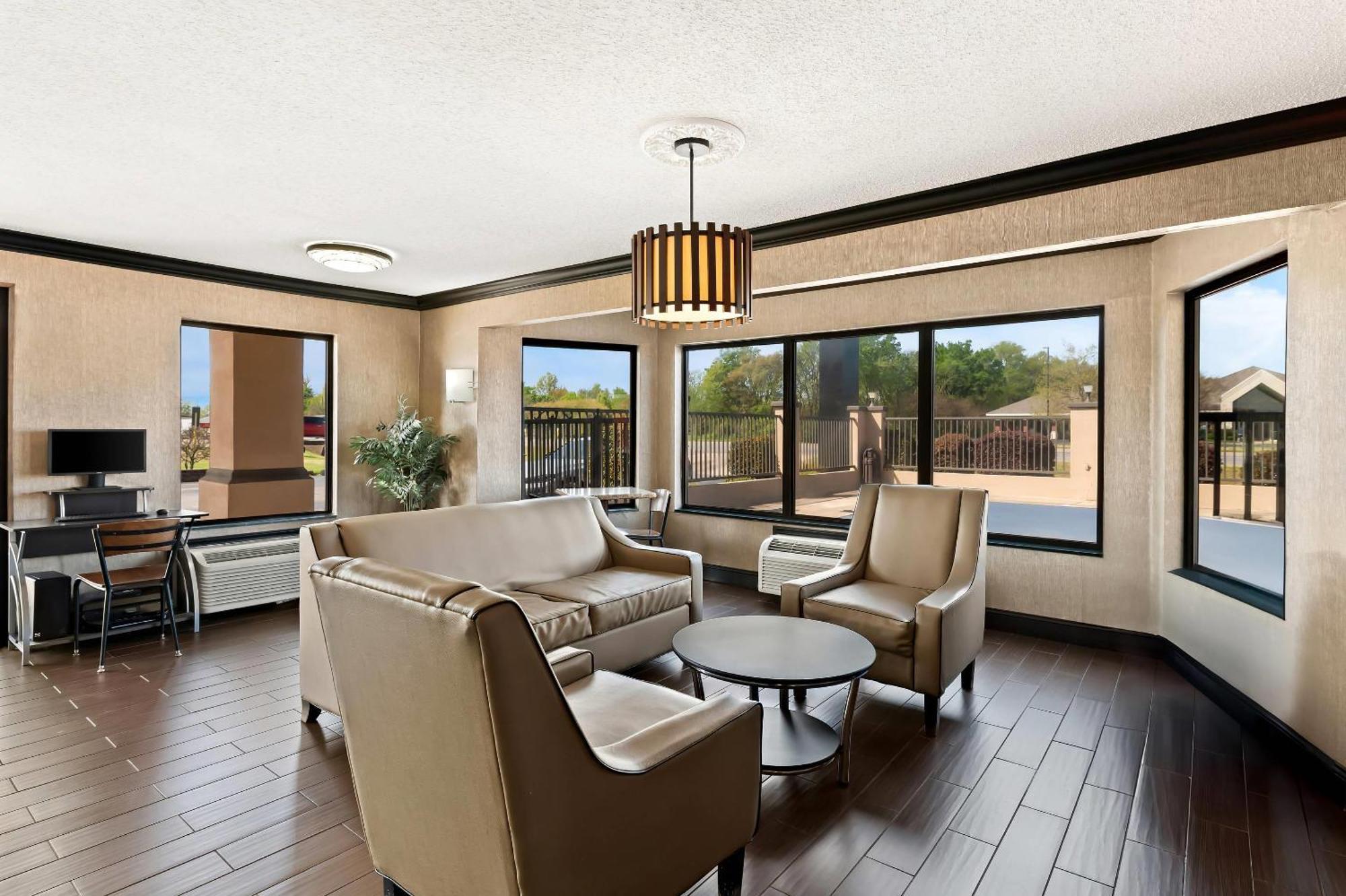 Quality Inn & Suites Dumas Esterno foto