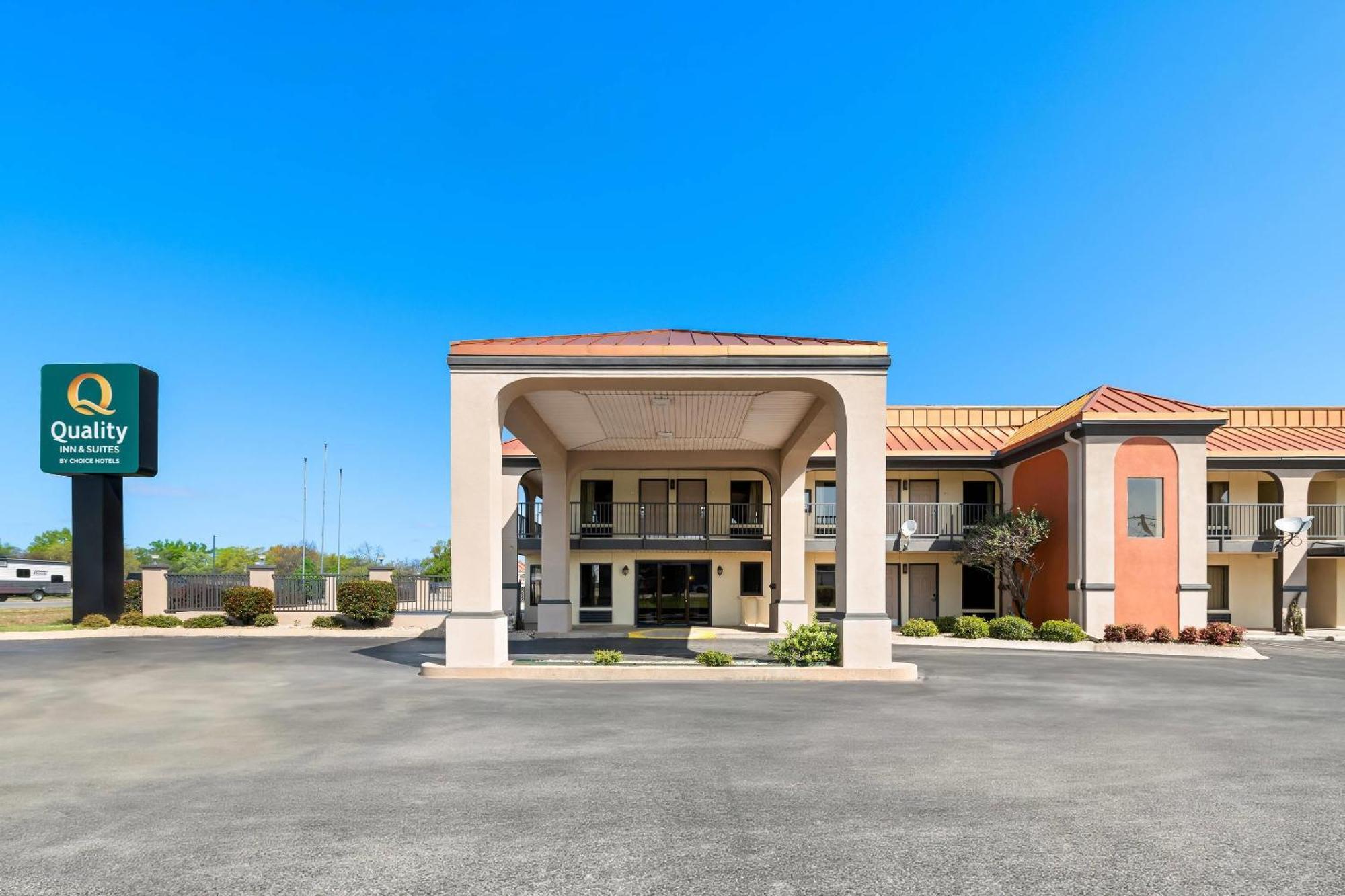Quality Inn & Suites Dumas Esterno foto